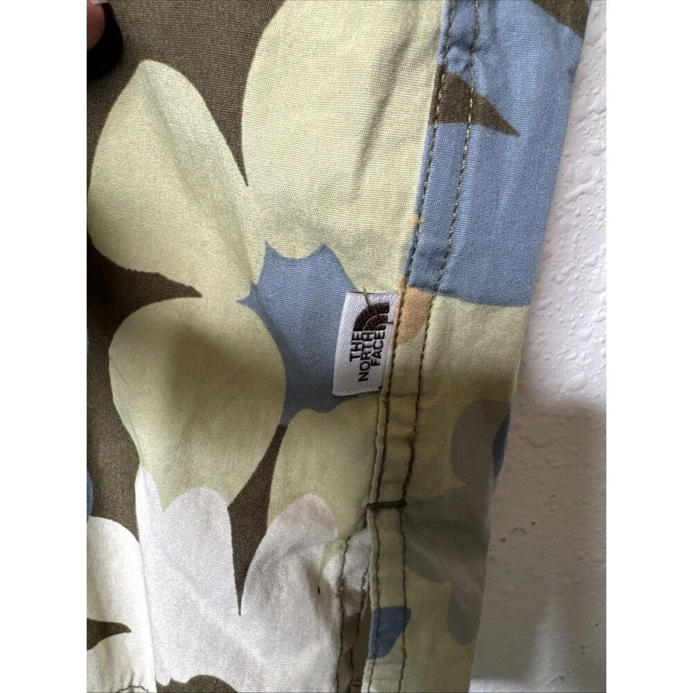 The North Face Valley Easy Camp Shirt Loop Collar Men’s Small Floral Print Flaw
